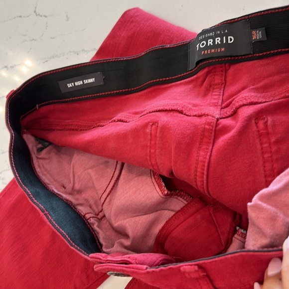 Torrid Premium Plus Sky High Skinny Jeans w/Rubber in Waistband Berry Red sz.16R - Picture 9 of 9